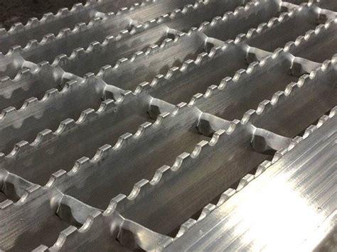 swage locked metal grating